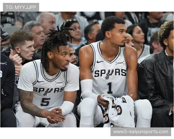 马刺第三节五外战术逆转掘金,展现现代空间篮球威力 马刺第三节五外战术逆转掘金,展现现代空间篮球威力